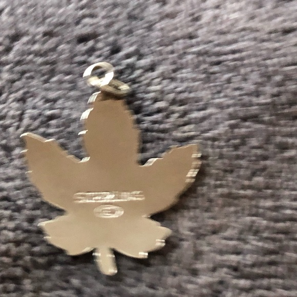 Mini sterling silver maple leaf charm - Picture 2 of 2